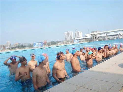 今年夏天的游泳活动