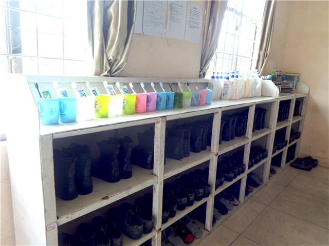 洗漱用品放置台